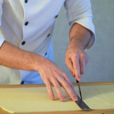 חיתוך בצק באופן מדויק